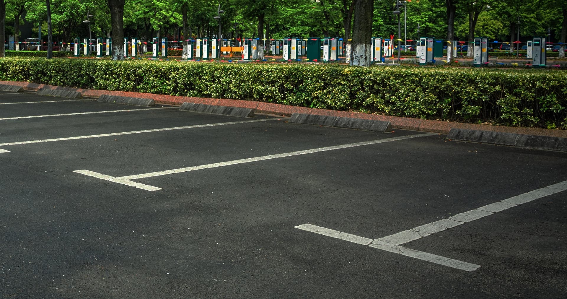 Spacious Parking